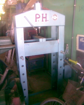 แท่นอัดไฮโดรลิก 30 ตัน