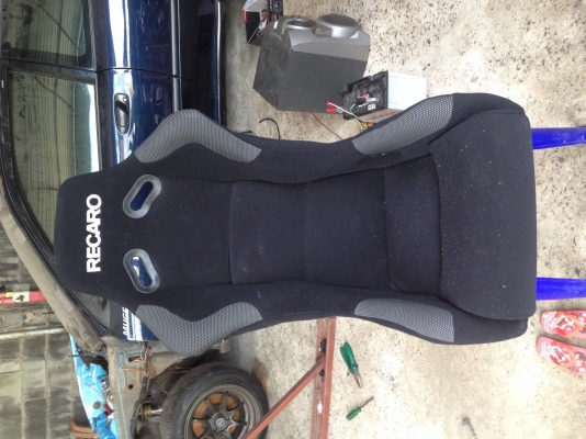 ขายเบาะหลังแข็ง Recaro งานก๊อป สภาพ 90\% สวยมาก