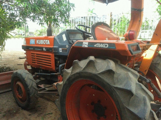 ขายรถไถ KUBOTA  L2605 2เพลา  พร้อมใบมิดดันหน้า พวงมาลัยเพาเวอร์