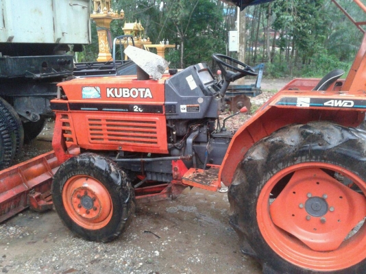 ขายรถไถ KUBOTA  L2605 2เพลา  พร้อมใบมิดดันหน้า พวงมาลัยเพาเวอร์