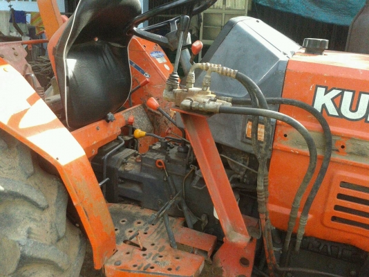 ขายรถไถ KUBOTA  L2605 2เพลา  พร้อมใบมิดดันหน้า พวงมาลัยเพาเวอร์