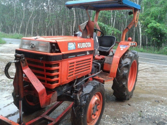 ขายรถไถ KUBOTA  L2605 2เพลา  พร้อมใบมิดดันหน้า พวงมาลัยเพาเวอร์