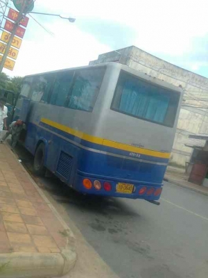 รถบัส 6ล้อ HINO เครื่อง185แรงม้า มีแอร์ 32ที่นั่ง รถบัส 6ล้อ HINO เครื่อง185แรงม้า มีแอร์ 32ที่นั่ง