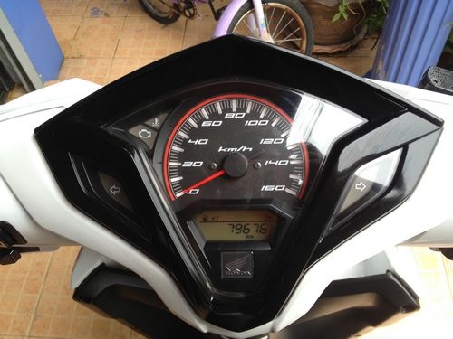 HONDA CLICK 125Iรถปี2012วิ่ง7xxxโลตัวใหม่ล่าสุดสวยๆมีเล่มพร้อมโอน