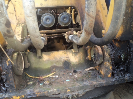 KOMUTSU PC 200 HP รุ่น 3  มือขยุ้ม เครื่องเดิม สภาพพร้อมใช้งาน ราคา 690000