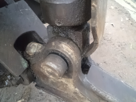 KOMUTSU PC 200 HP รุ่น 3  มือขยุ้ม เครื่องเดิม สภาพพร้อมใช้งาน ราคา 690000