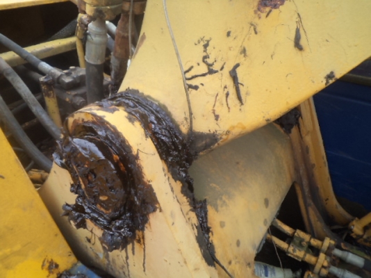 KOMUTSU PC 200 HP รุ่น 3  มือขยุ้ม เครื่องเดิม สภาพพร้อมใช้งาน ราคา 690000