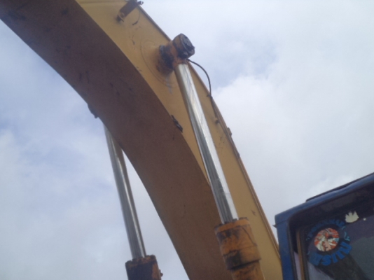 KOMUTSU PC 200 HP รุ่น 3  มือขยุ้ม เครื่องเดิม สภาพพร้อมใช้งาน ราคา 690000