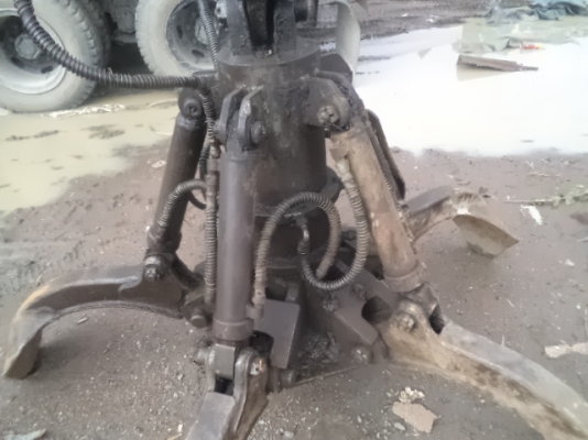 KOMUTSU PC 200 HP รุ่น 3  มือขยุ้ม เครื่องเดิม สภาพพร้อมใช้งาน ราคา 690000