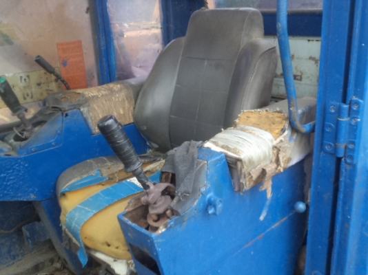 KOMUTSU PC 200 HP รุ่น 3  มือขยุ้ม เครื่องเดิม สภาพพร้อมใช้งาน ราคา 690000