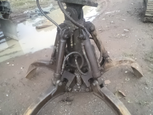 KOMUTSU PC 200 HP รุ่น 3  มือขยุ้ม เครื่องเดิม สภาพพร้อมใช้งาน ราคา 690000