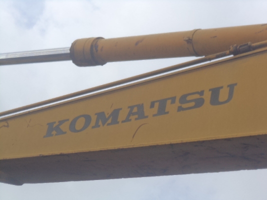 KOMUTSU PC 200 HP รุ่น 3  มือขยุ้ม เครื่องเดิม สภาพพร้อมใช้งาน ราคา 690000