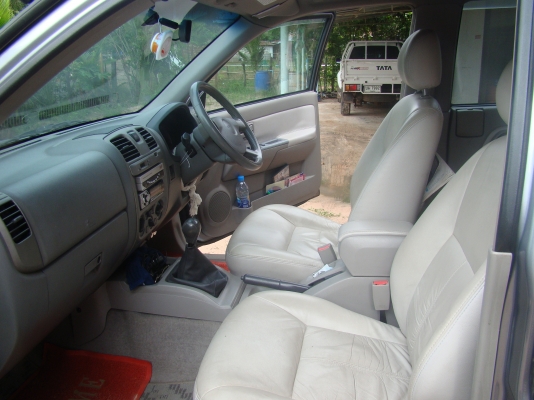 ขายดาวด์ MU-7  3.0 VGS  เบาะหนังแท้ ถุงลมคู่ แอร์เย็น วิทยุ CD TV ไมล์ 12XXXX กม.ราคาต่อรองกันได้ครับ หรืออยากตัดสดก็ได้ครับ