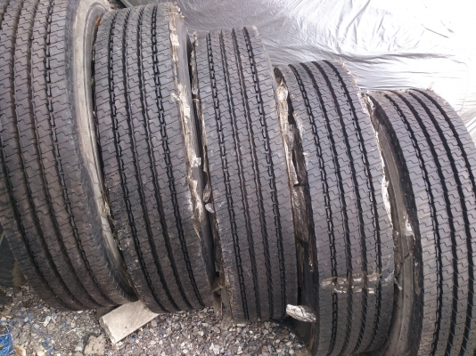 ขายยางอัดเย็น 1000R20 อัดมายังไม่เคยใช้ จำนวน 5 เส้น ถูกๆ เส้นละ3800