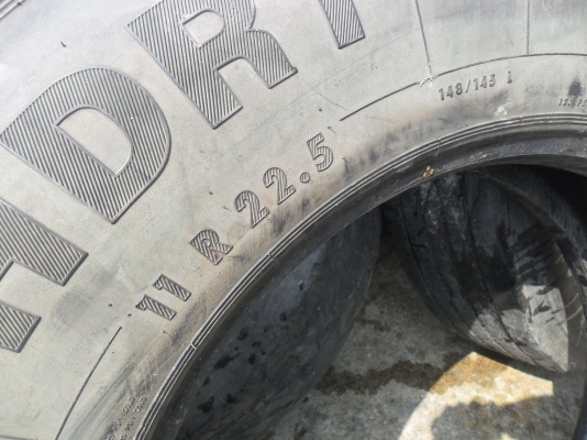 ยาง 11R22.5 เลเดี่ยล สวยๆ ปี10 มี 10 เส้น เหลือ 5 เส้น ราคา เส้นละ 2300 บาท