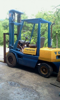 รถยกTOYOTA 3FD30  ยกได้3ตัน เสาสูง4เมตร  สภาพพร้อมใช้งาน