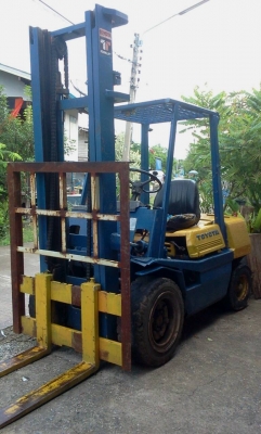 รถยกTOYOTA 3FD30  ยกได้3ตัน เสาสูง4เมตร  สภาพพร้อมใช้งาน