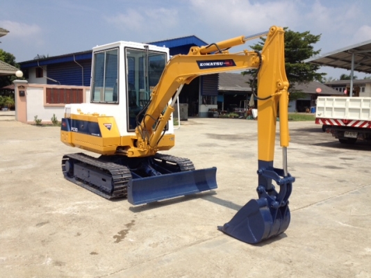 รถขุดแบคโฮล KOMATSU PC30-6 มีหัวเก๋ง มือสองจากญี่ปุ่น นำเข้าเอง ทำสีใหม่