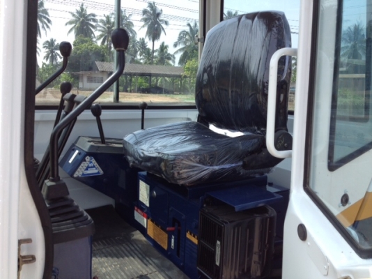 รถขุดแบคโฮล KOMATSU PC30-6 มีหัวเก๋ง มือสองจากญี่ปุ่น นำเข้าเอง ทำสีใหม่