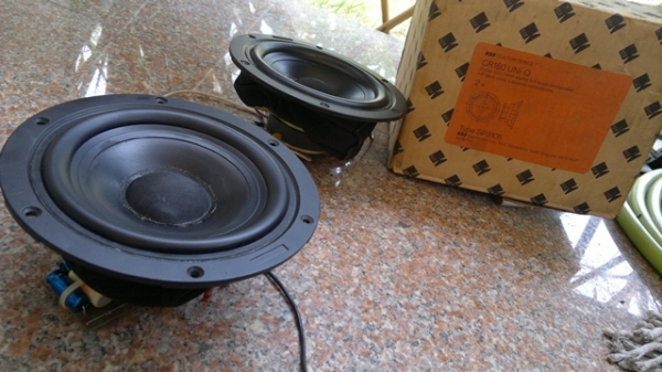 kef 105/3(ดอกที่อยู่ตรงกลาง)super hiendเสียงนุ่มฟังเป็นดนตรีดีมาก