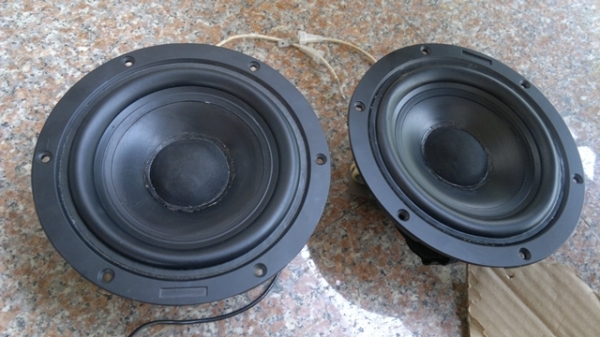 kef 105/3(ดอกที่อยู่ตรงกลาง)super hiendเสียงนุ่มฟังเป็นดนตรีดีมาก