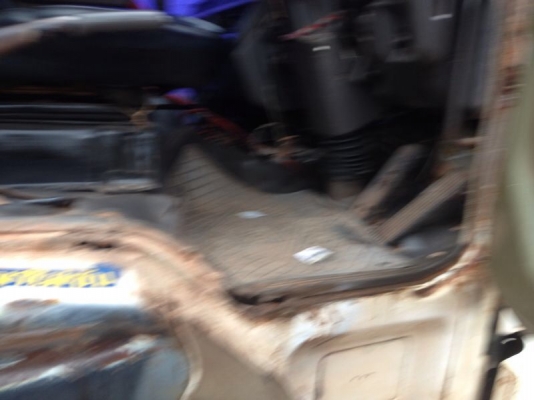 รถมิตซู 10 ล้อดั้ม FN527 - TF  220 แรงม้า  สนใจติดต่อ 081 - 6079515