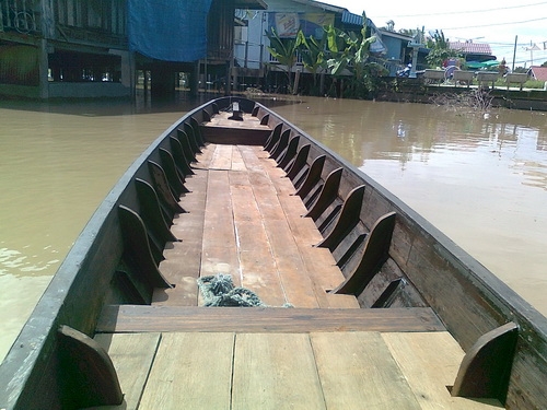 เรือไม้สัก