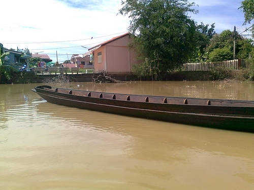 เรือไม้สัก