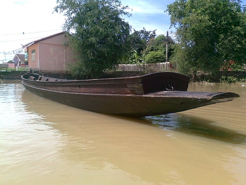 เรือไม้สัก