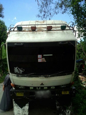 รถมิตซู 10 ล้อดั้ม FN527 - MA  เปลื่ยนเครื่อง 210 แรงม้า  สนใจติดต่อ 081 - 6079515