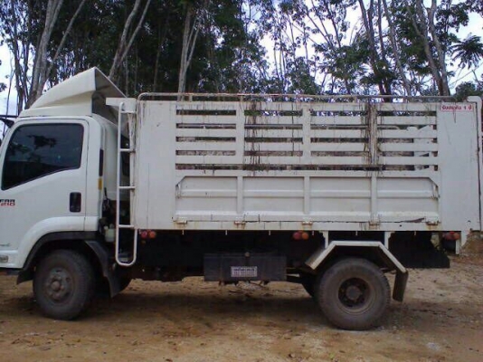 รถอีซูซุ 6 ล้อดั้ม FRR 210 แรงม้า ปี 55  ( รถวิ่ง 2x,xxx กม. )  สนใจติดต่อ 081 - 6079515