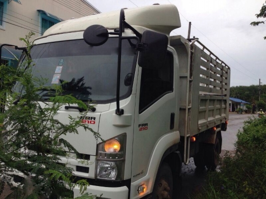 รถอีซูซุ 6 ล้อดั้ม FRR 210 แรงม้า ปี 55  ( รถวิ่ง 2x,xxx กม. )  สนใจติดต่อ 081 - 6079515