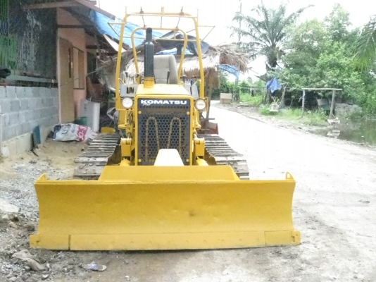 ขายด่วนรถแทรกเตอร์ตีนตะขาบ KOMATSU ราคาไม่แพงเจ้าของขายเอง