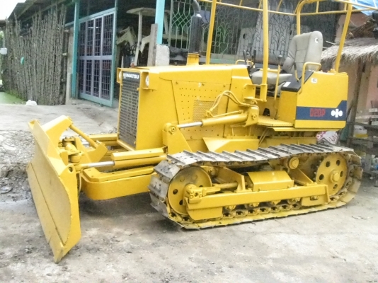 ขายด่วนรถแทรกเตอร์ตีนตะขาบ KOMATSU ราคาไม่แพงเจ้าของขายเอง