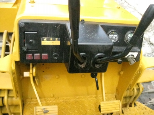 ขายด่วนรถแทรกเตอร์ตีนตะขาบ KOMATSU ราคาไม่แพงเจ้าของขายเอง