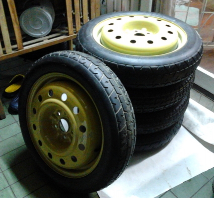 ขายจานเบรค นิสัน พร้อมล้อกระทะพร้อมยาง ขอบ 14 นิ้ว ยางใหม่มาก