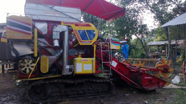 ขายรถเกี่ยวข้าวเกษตรพัฒนา จ้าวช้างไวไฟปี 49 พร้อม10ล้อเทรนเลอร์ 2เพลา Hino kt 725 ขายรถเกี่ยวข้าวเกษตรพัฒนา จ้าวช้างไวไฟปี 49 พร้อม10ล้อเทรนเลอร์ 2เพลา Hino kt 725