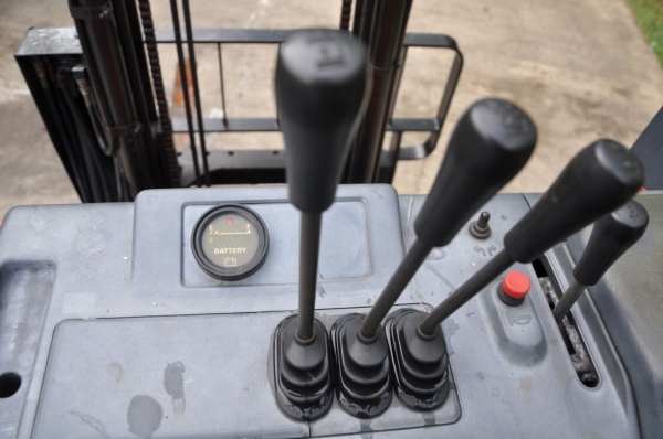 ขาย FORKLIFT TOYOTAไฟฟ้า1ตัน สภาพเดิมๆจากญี่ปุ่น 55,000เท่านั้น!!