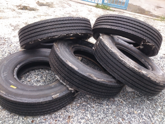 ขายยางอัดเย็น 1000R20 อัดมายังไม่เคยใช้ จำนวน 5 เส้น ถูกๆ เส้นละ3800