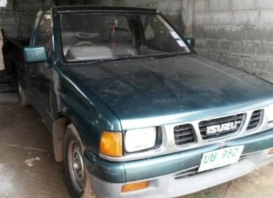 ISUZU TFR มังกรทอง SPARK EX 2.5 MT ปี 33 รถบ้านสภาพดีเดิมๆพร้อมใช้งาน เครื่องยนต์ 87 HP แห้งดีแรงดี ภายในเก๋งคอนโซลสวยครบ แอร์เย็น พวงมาลัยธรรมดา กระบะปูพื้นยางลายเนอร์ ช่วงล่างแน่นคัชซีสวยไม่มีผุ ยางสภาพดี 4 เส้นประมาณ 70\% พร้อมใช้งาน เอกสารทะเบียนครบพร้