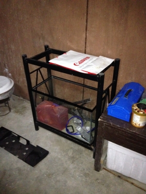 ขายตู้ปลาพร้อมขาตั้ง ตู้ขนาด กว้าง12นิ้ว สูง15นิ้ว ราคา500บาท โทร0875077464โส กทม