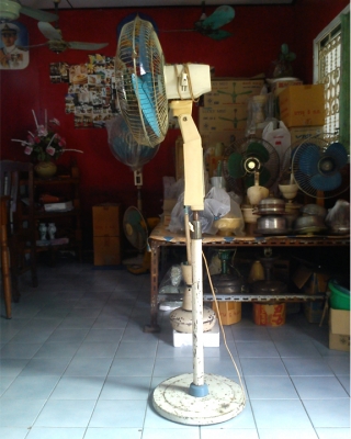 ขาย พัดลมตั้งพื้น ยี่ห้อ kdk 16 นิ้ว