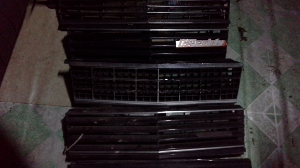 ขายอะไหล่บอดี้และเครื่องยนต์ของโตโยต้า หน้าแหลม