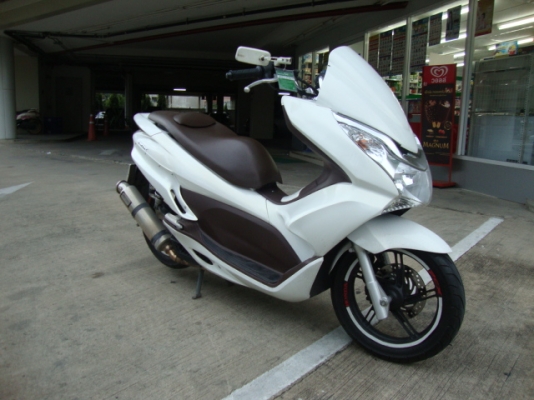 Honda pcx 125i   สภาพพร้อมใช้งาน แต่งเต็ม  48000.- บาท