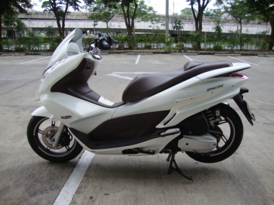 Honda pcx 125i   สภาพพร้อมใช้งาน แต่งเต็ม  48000.- บาท
