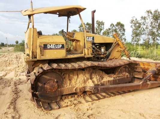 ขายแทรกเตอร์CAT D4Eรถสวยเต็มพร้อมใช้งาน