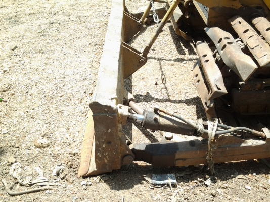 ขายแทรกเตอร์KOMATSU   D 2 OPLซุปเปอร์รถสวยมากแผ่นแทรก70ราคาเปิด250000