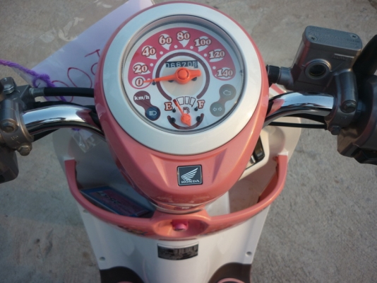 ฮอนด้า สกู๊ปปี้ ไอ สีชมพูหวานๆน่ารัก   31500 บาท