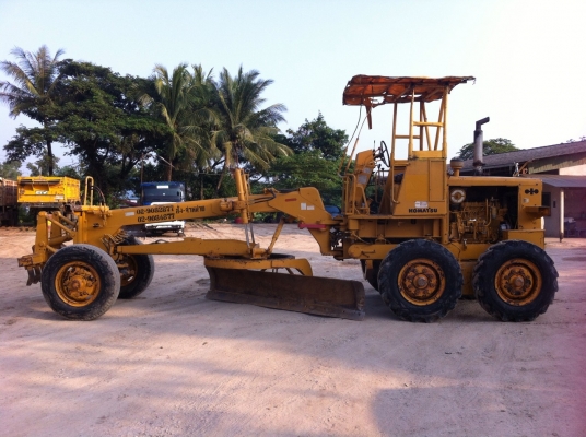 ขายรถเกรด KOMATSU เลี้ยวเอว สภาพสวย พร้อมใช้งาน สนใจติดต่อด่วนที่ 081-8720725