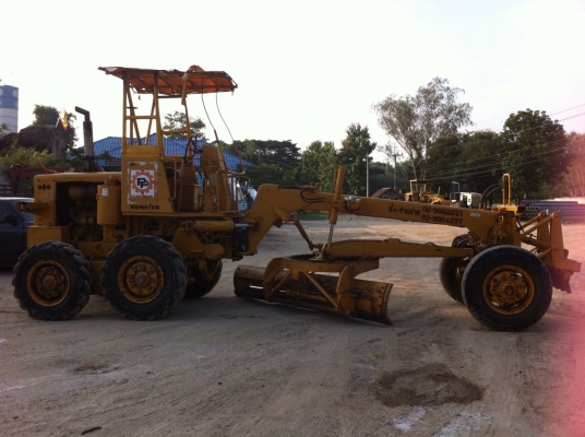 ขายรถเกรด KOMATSU เลี้ยวเอว สภาพสวย พร้อมใช้งาน สนใจติดต่อด่วนที่ 081-8720725